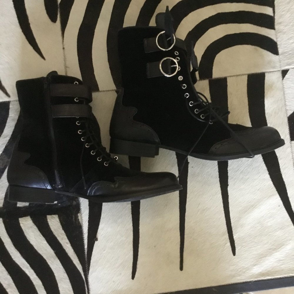 John Fluevog Austen style boots size 12W 10M  New